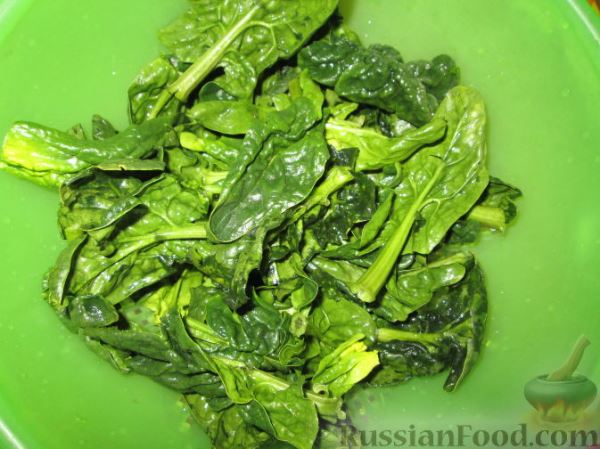 Салат из шпината и клубники