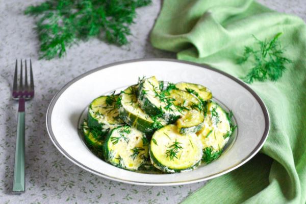 Кабачки тушеные на сковороде кружочками