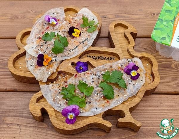 Чебуреки из индейки в рисовой бумаге