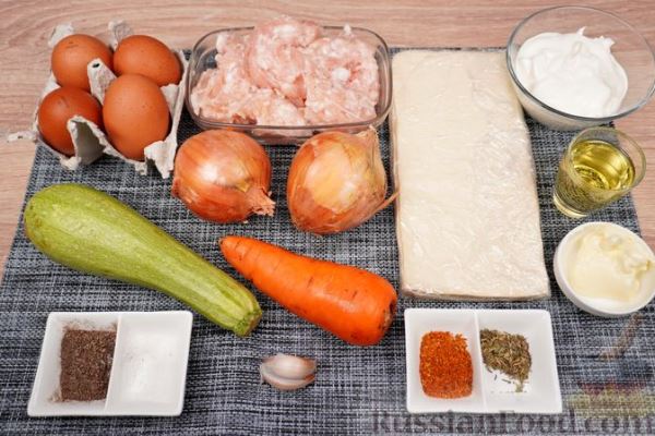 Пирог из слоёного теста, с мясными фрикадельками и кабачками