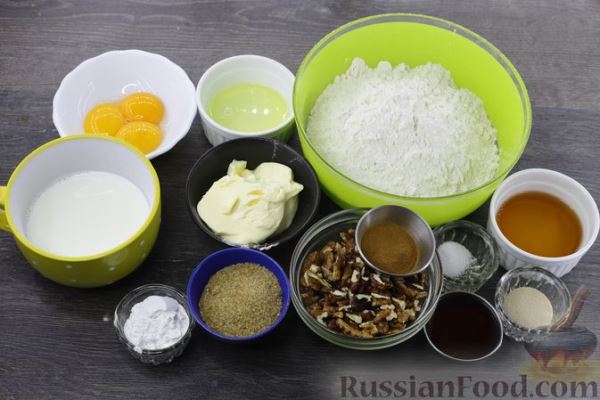 Сдобный рулет с орехово-медовой начинкой